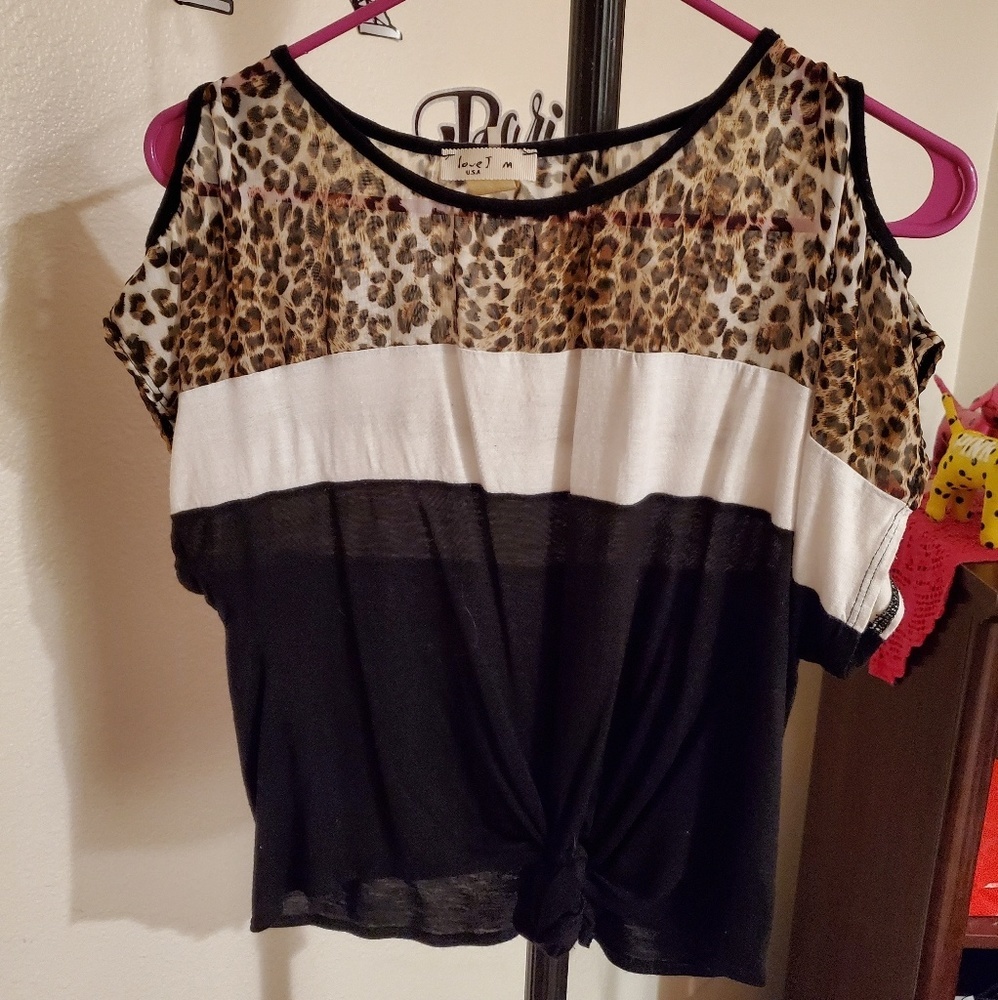 B2G1 FREE, Knotted crop top
